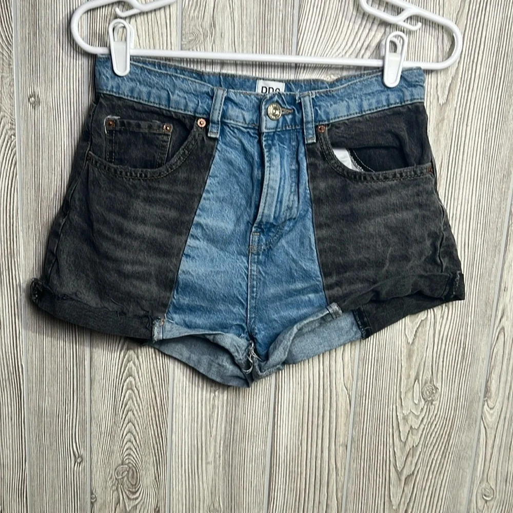 Women’s BDG high waisted pax raw hem jean shorts size 29 - Picture 1 of 4